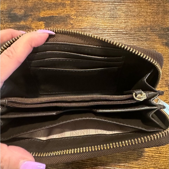 Michael Kors wristlet - Picture 3 of 4